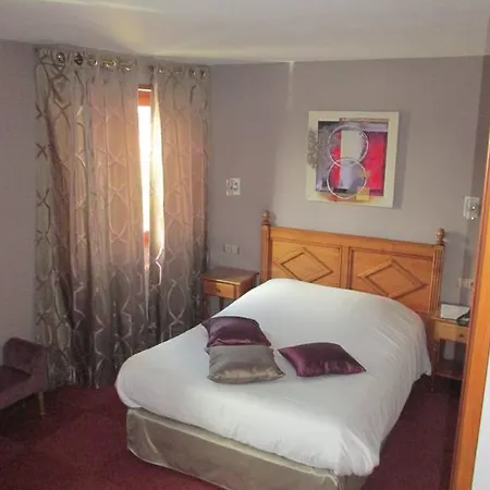 Logis Restaurant Au Boeuf Rouge מלון 3*